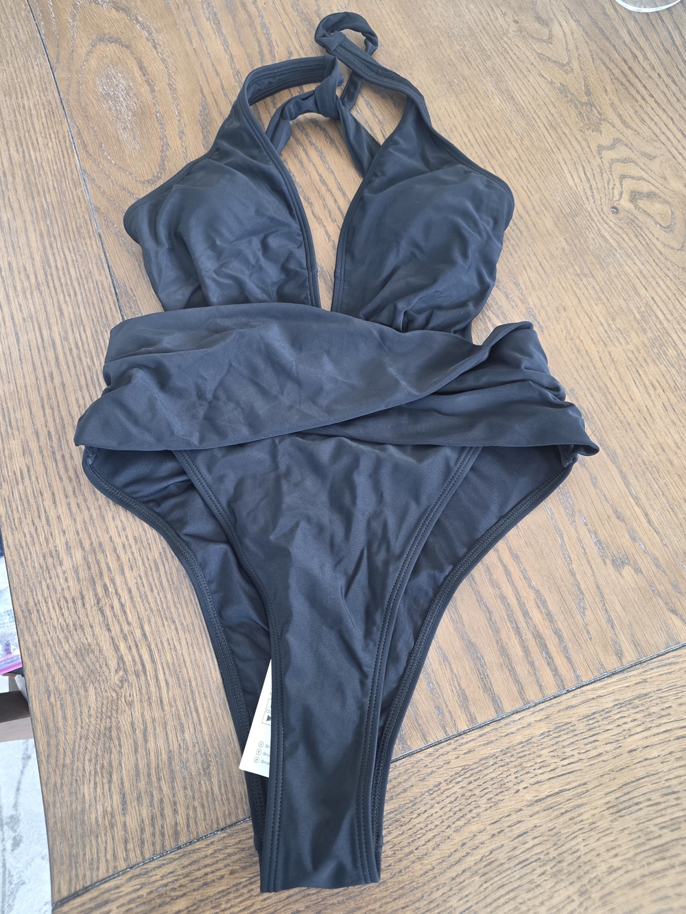 Cupshe Black Women’s One-Piece Swimsuit with Surplice Halter